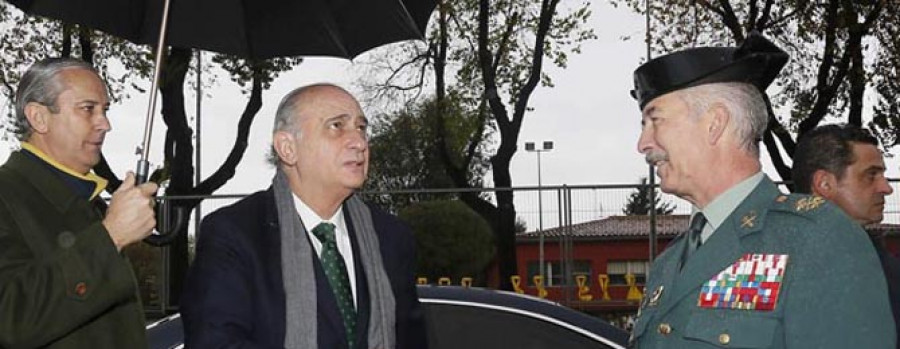 El ministro del Interior no se plantea destituir a Fernández  de Mesa por la tragedia de Ceuta