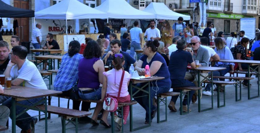 La primera Ferrol Beer Fest deja encantados tanto a artesanos como a ferrolanos