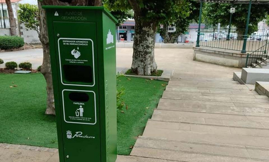 Pontedeume instala en plazas y parques dispensadores de solución hidroalcohólica