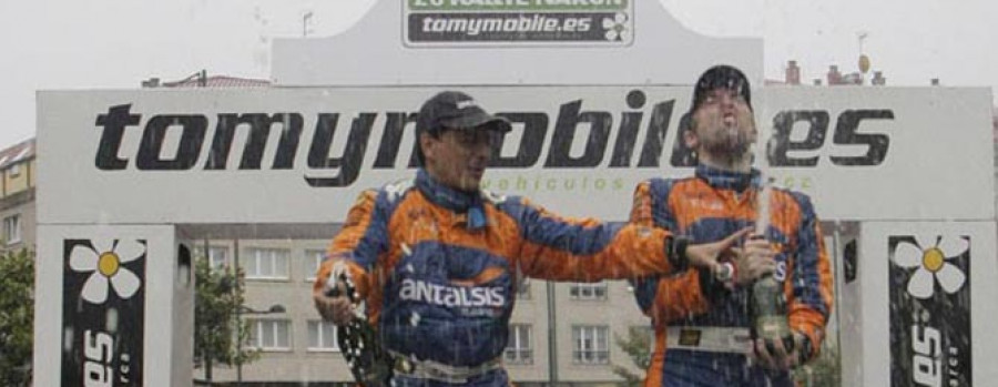 Luis Vilariño se lleva por dos segundos la victoria en el Rally Cidade de Narón