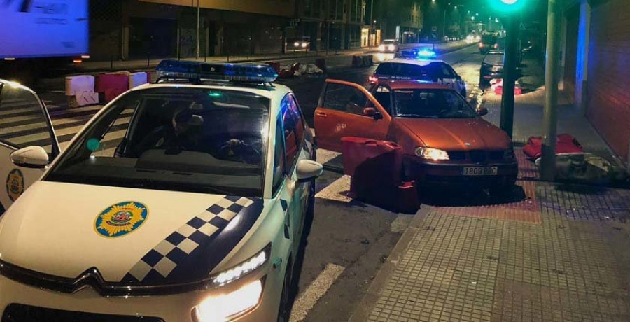 El asalto frustrado a un estanco en Ferrol acaba con una persecución por la autovía y dos jóvenes detenidos