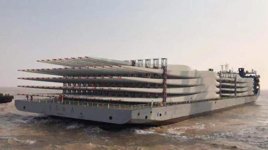 El buque “Zhi Xian Zhi Xing” se dirige a Ferrol con más de 150 palas de Vestas de China
