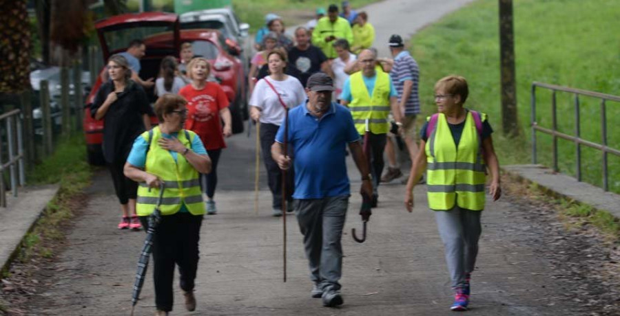 Éxito de convocatoria en la Caminata Solidaria de la Asociación Ponte da Cobeluda