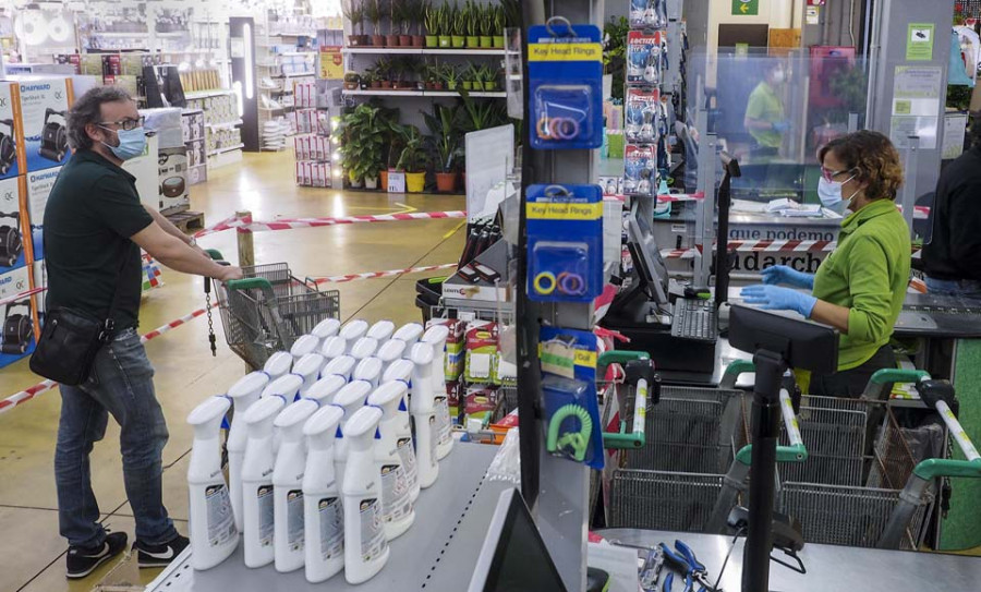 Las superficies comerciales retoman su actividad con espacios acotados