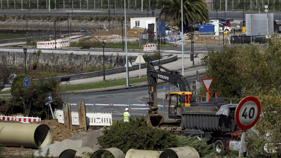 Las obras del colector de A Malata  implican el desvío de la red de abastecimiento de agua