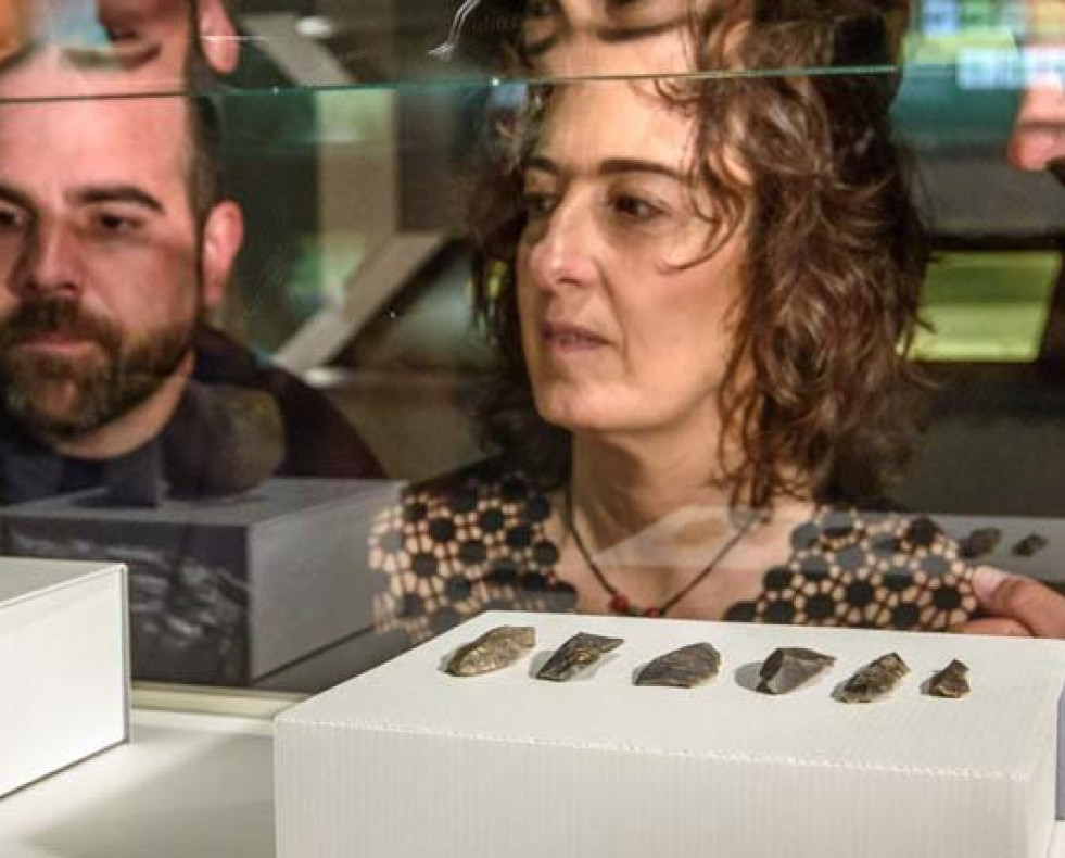 Hallan 113 grabados rupestres e instrumentos de los autores