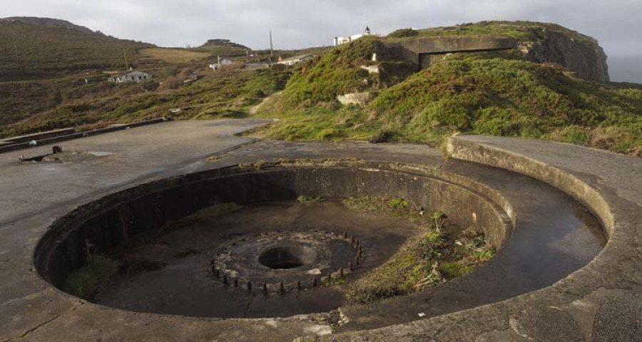 Reportaje | Las baterías militares que Defensa dejó morir en Ferrol: una historia sin retorno