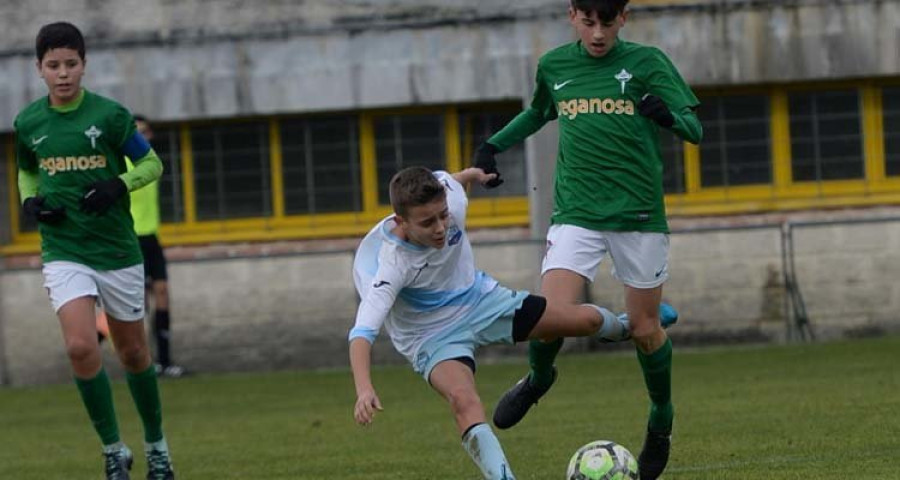 El Racing infantil se impuso en el derbi ante el Galicia de Caranza