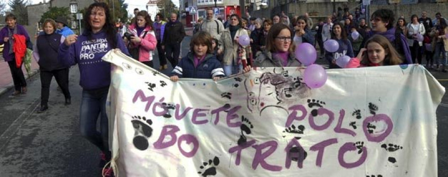 Valdoviño muestra su rechazo a la violencia de género con una marcha popular urbana