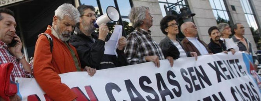 Concentración del Foro Social por las viviendas públicas que están vacías