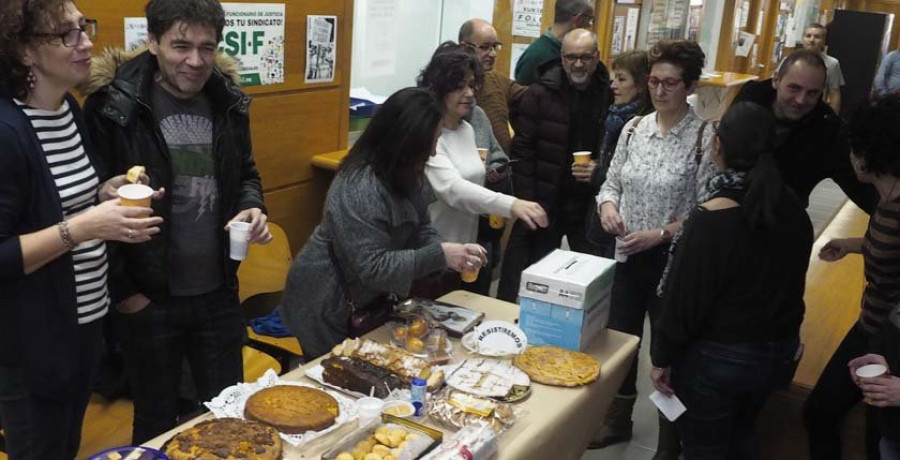Los funcionarios judiciales en huelga invitan a los usuarios a un desayuno solidario en Ferrol