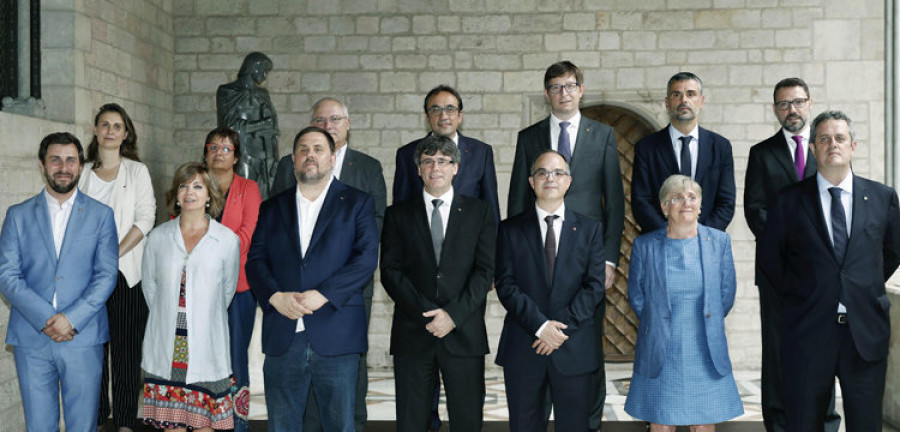 Puigdemont configura un Govern independentista para encarar el 1-O