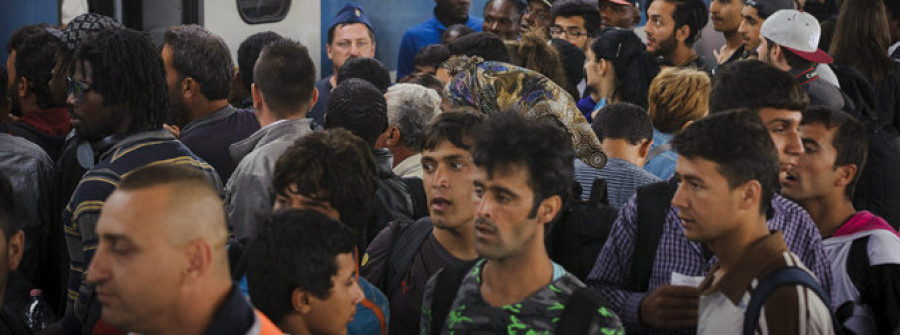 Miles de refugiados llegan a Alemania en busca de la  tierra prometida