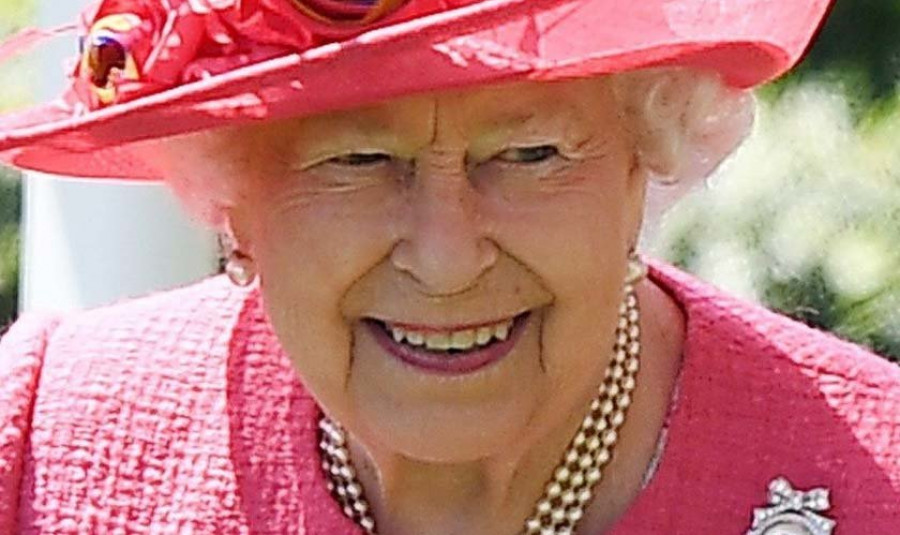 Isabel II suspende su asistencia 
a un acto por sentirse indispuesta