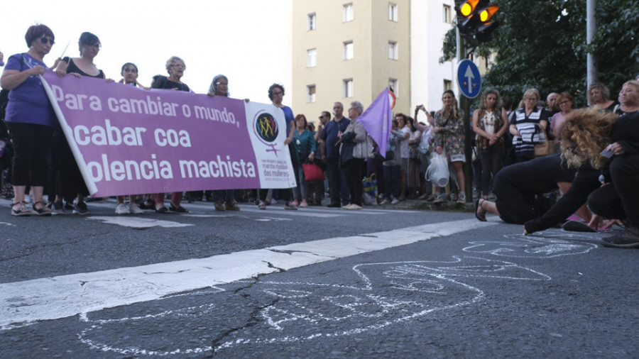 Multitudinaria respuesta a la convocatoria feminista contra el triple asesinato de Valga