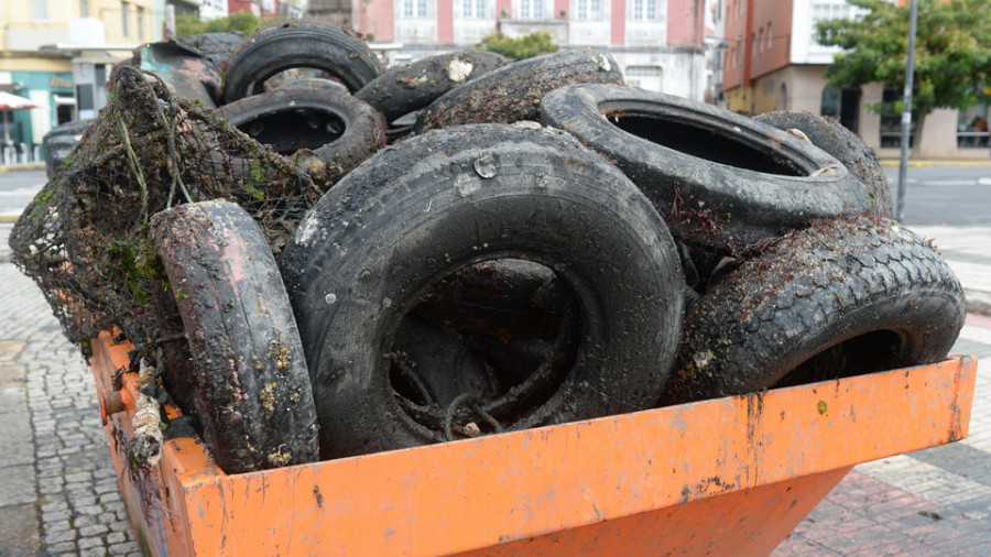 Batalla interminable contra la basura que acaba bajo el agua salada