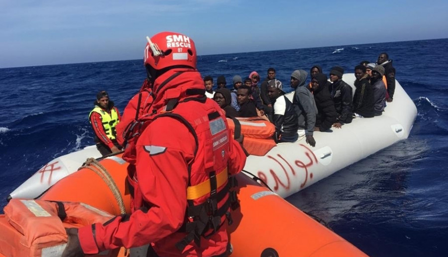 El Aita Mari rescata a 47 personas en el mar y reclama un puerto seguro