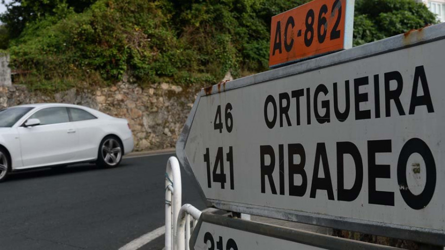 Dos personas resultan heridas leves en Ortigueira al salirse  su coche de la calzada