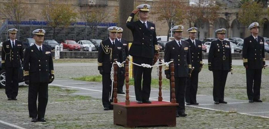 El almirante de la Flota inspecciona las unidades