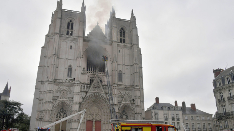 El autor del incendio en la catedral de Nantes confiesa ante el juez