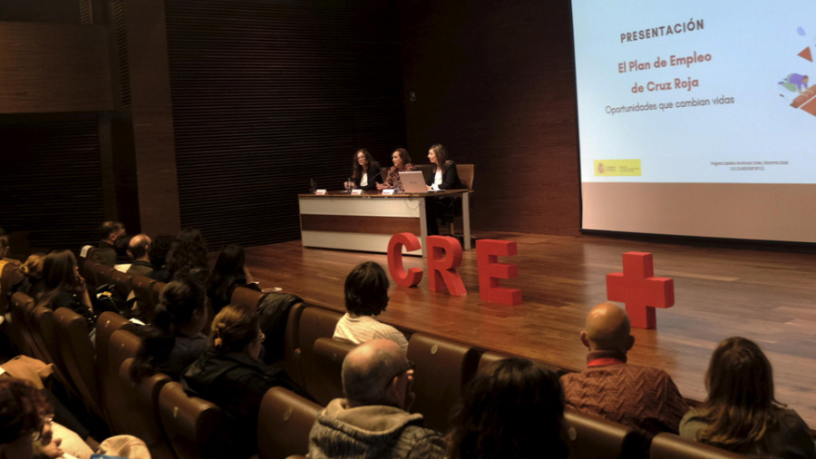 Cruz Roja presenta en Ferrol su primer programa de empleo