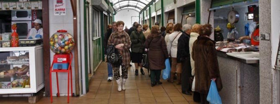 Más de una treintena de puestos vacíos en las plazas de abastos saldrán a concurso sin canon inicial