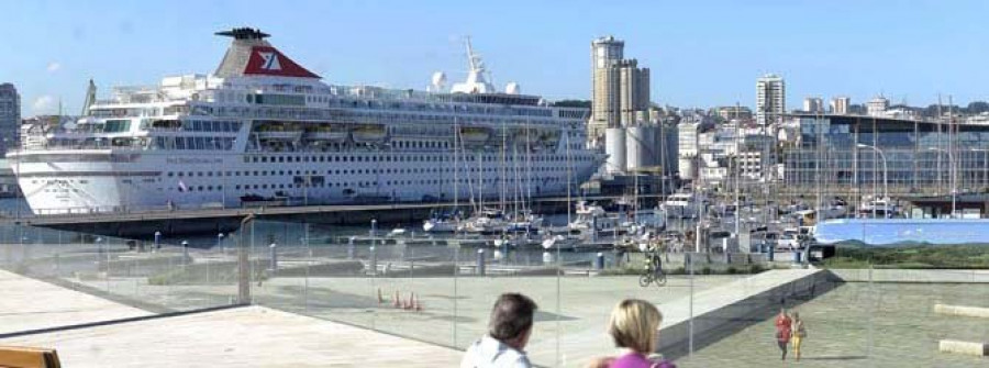 El crucero “Balmoral” se estrena en Curuxeiras en el regreso de la naviera Fred Olsen a la ciudad