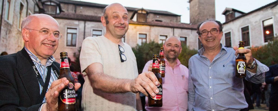 Brindan con Estrella Galicia  por el León de Oro del pabellón español en la Bienal de Venecia