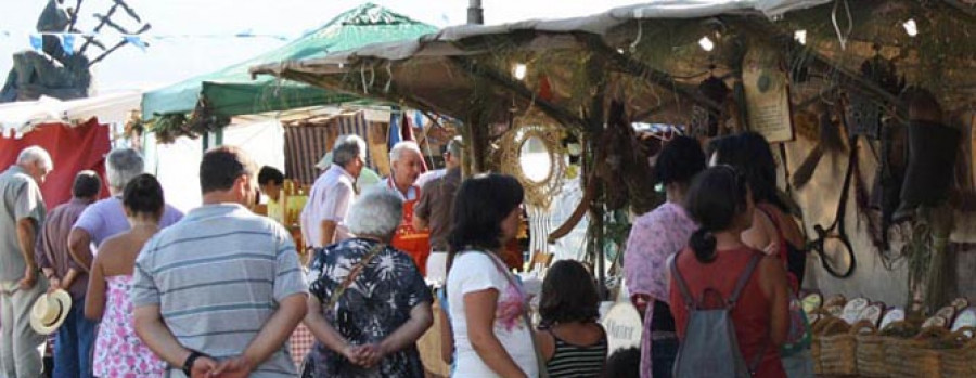 Degustación de productos de la ría en el IV Mercado Marinero de Ortigueira