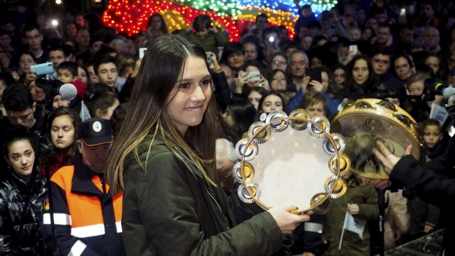 Cientos de personas reciben a Sabela Ramil en As Pontes