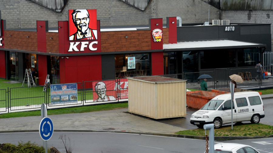 La cadena KFC abre en A Gándara 
su primer restaurante en la comarca