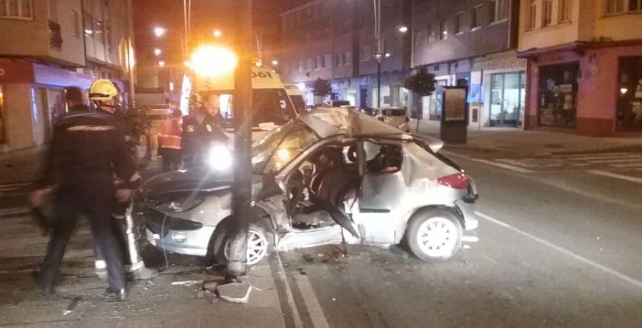 Fallece el joven ingresado tras el accidente registrado el día 6 al chocar su coche contra una farola