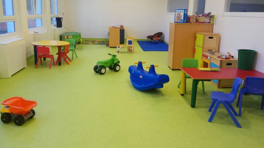 Cariño mejora las instalaciones y el equipamiento de la escuela infantil con material nuevo