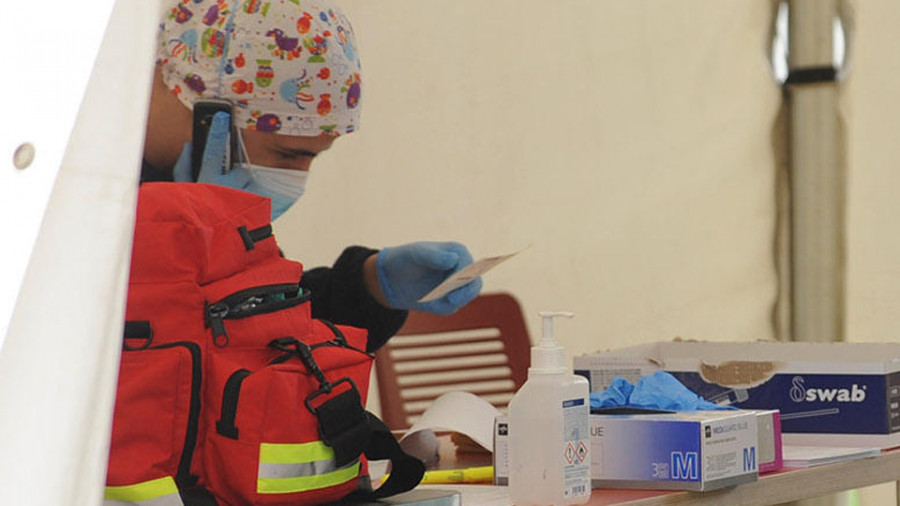 El foco de Barbanza se mantiene estable, con 104 personas bajo control sanitario