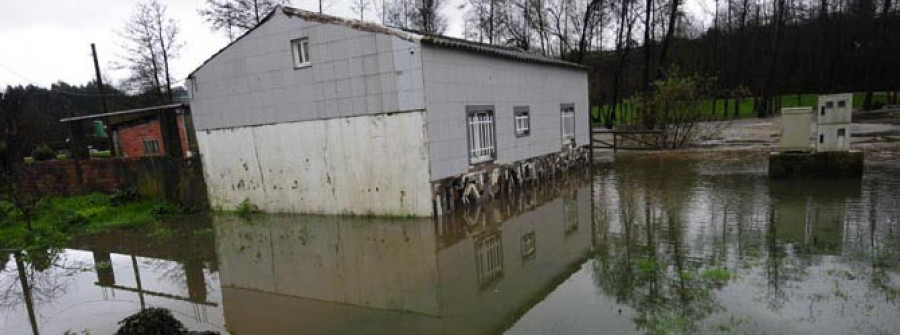 Las intensas lluvias causan inundaciones y el desbordamiento de varios ríos