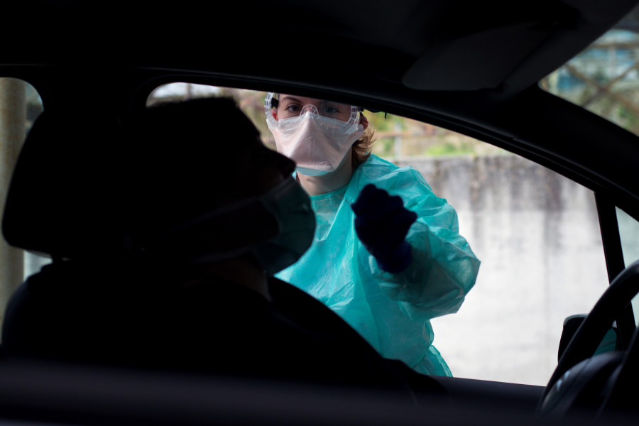 El área sanitaria de Ferrol dispondrá el lunes de la prueba del coronavirus que se hace desde el coche