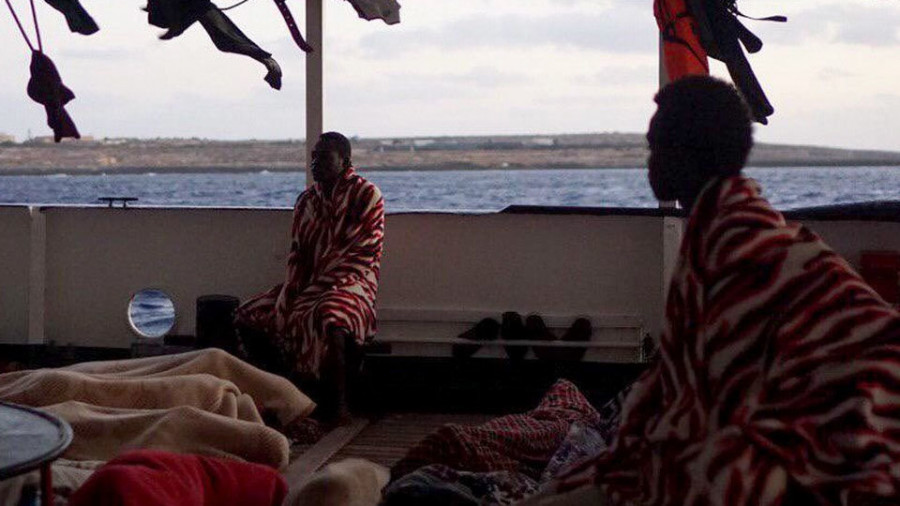 España está dispuesta a participar en un “reparto equilibrado” de los migrantes a bordo del “Open Arms”