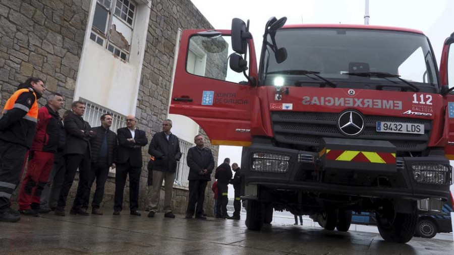 La Xunta dota al GES de Mugardos  de un nuevo camión moto-bomba