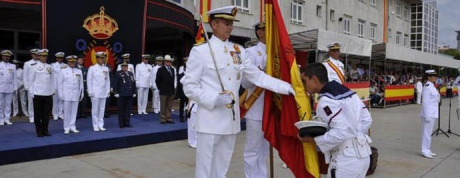 Los 206 marineros del primer ciclo de selección juran bandera en la Escaño