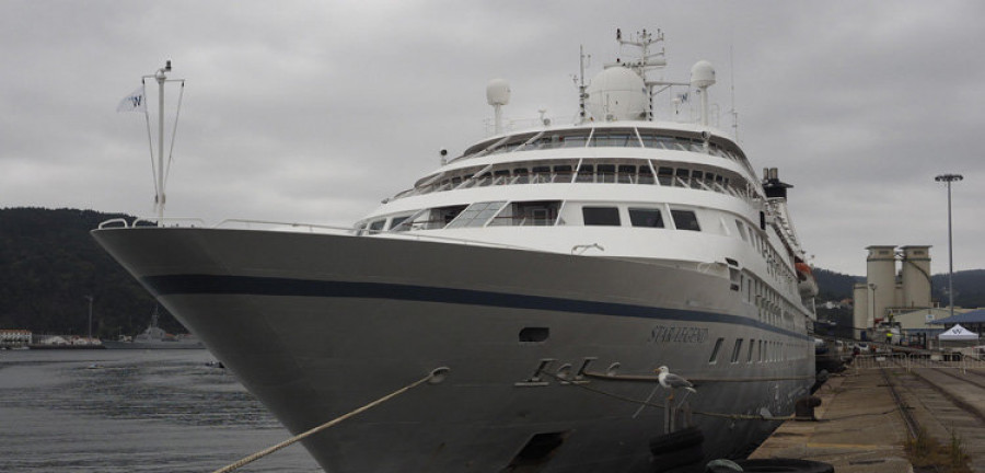 El “Star Legend” desembarcó en Ferrol a 212 cruceristas apasionados por  la gastronomía