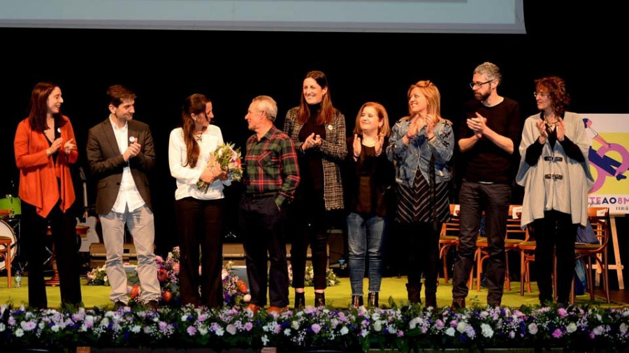 La científica Rebeca Atencia recoge el premio 8 de Marzo en una gala llena de recuerdos y emociones