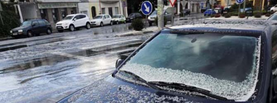 Las bajas temperaturas y las precipitaciones dejan en Ferrol las primeras granizadas del año