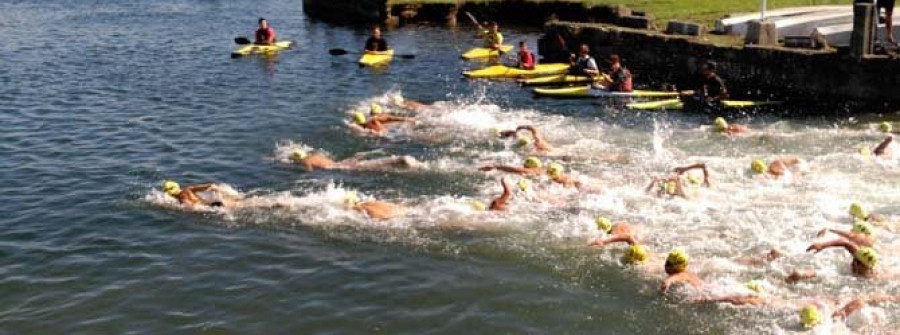 Casi cien nadadores tomaron parte en la prueba ferrolana