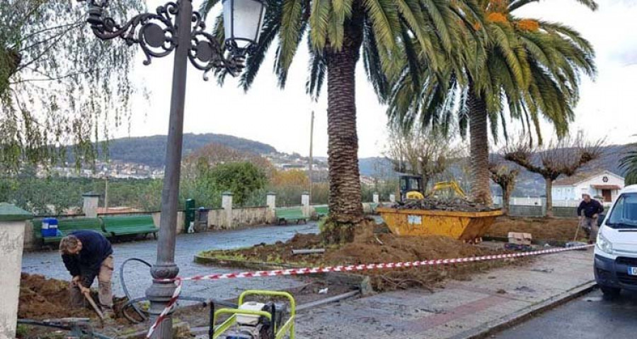 Pontedeume acondiciona el parque situado en la avenida de Ferrol