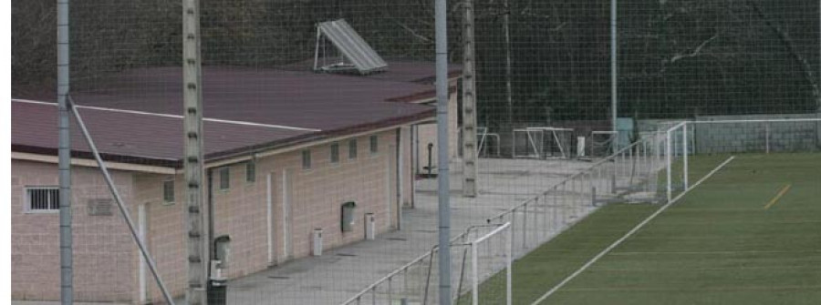 NARÓN-Piden más inversión en el campo de fútbol de Piñeiros
