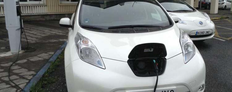 Endesa incorpora los dos primeros coches eléctricos a su flota de As Pontes