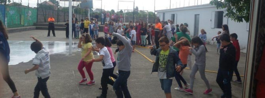 MUGARDOS - Simulacro en el CEIP Unión Mugardesa
