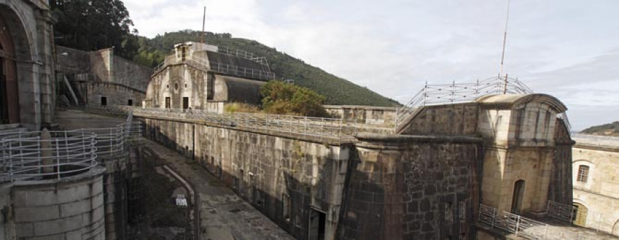 MUGARDOS - Barcia sostiene que los cambios del proyecto del castillo de  La Palma serán “mínimos”