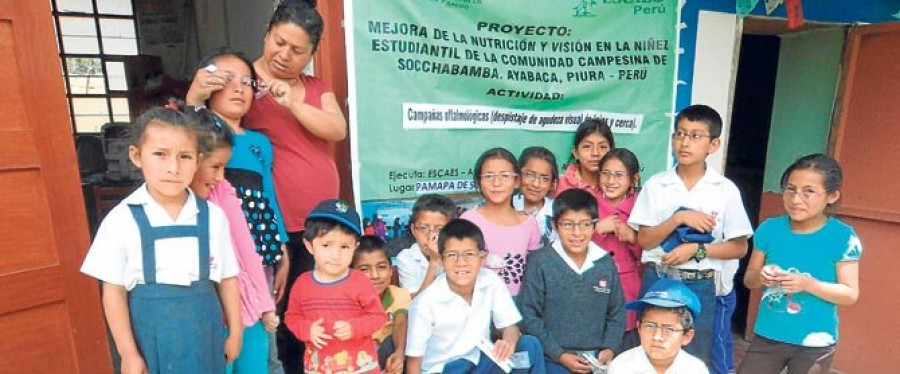 Amigos de Escaes , el apoyo a la comunidad peruana