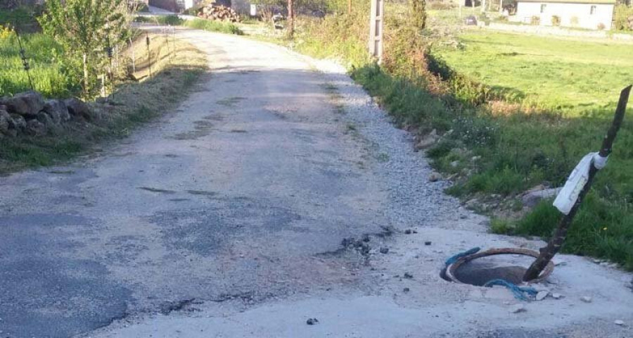 La AVV Valle de Esmelle exige al Concello la finalización de las obras de la carretera de Mougá